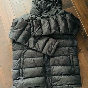 Men used down jacket in good condition. Size fits L